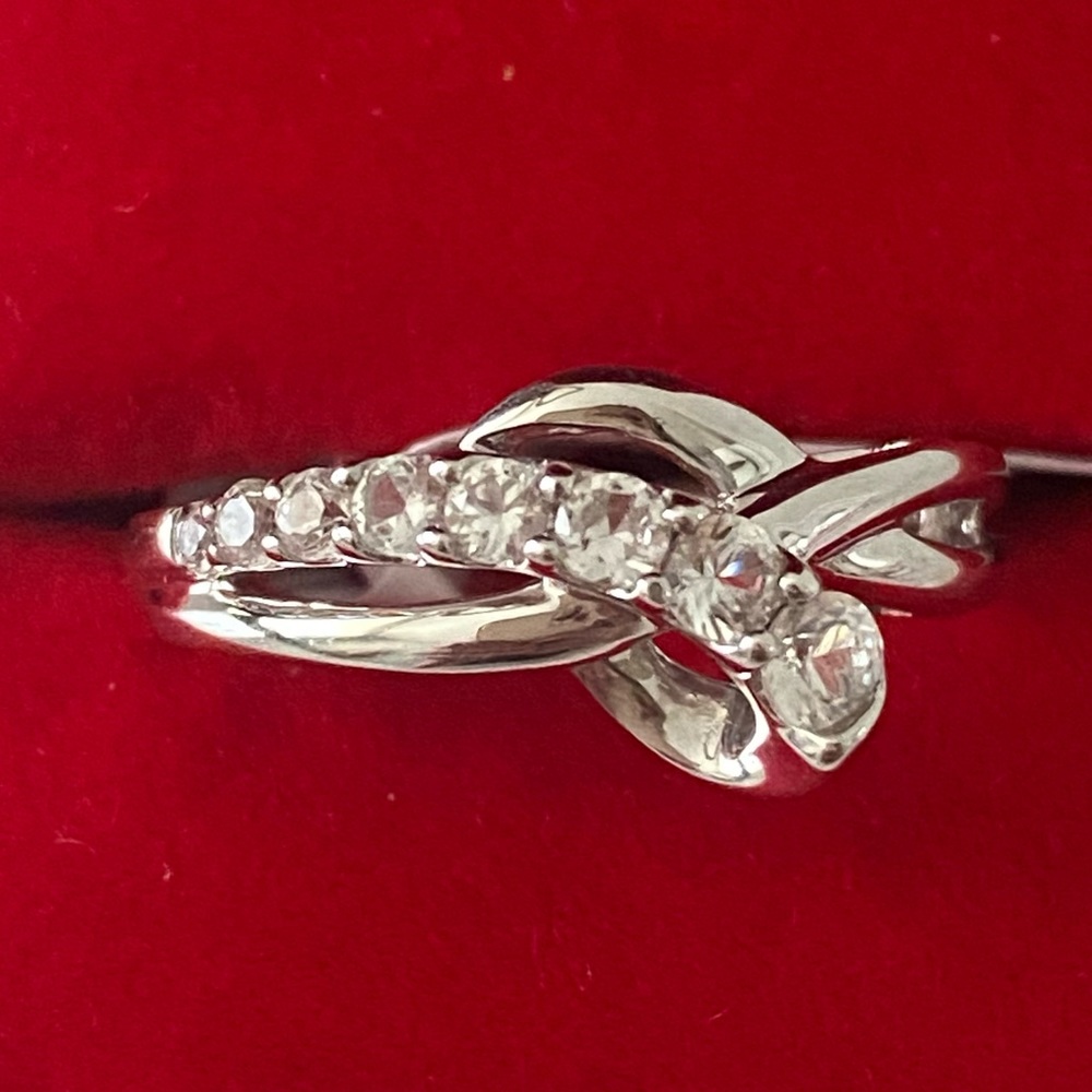 925 Sterling Silver White Sapphire Ring size 7 max up/down 2 1/2